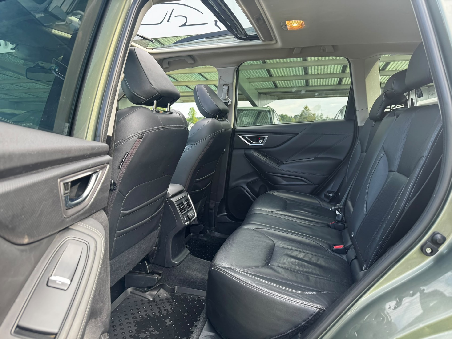 SUBARU Forester 2.0i e-Boxer Advantage Lineartronic-image-12