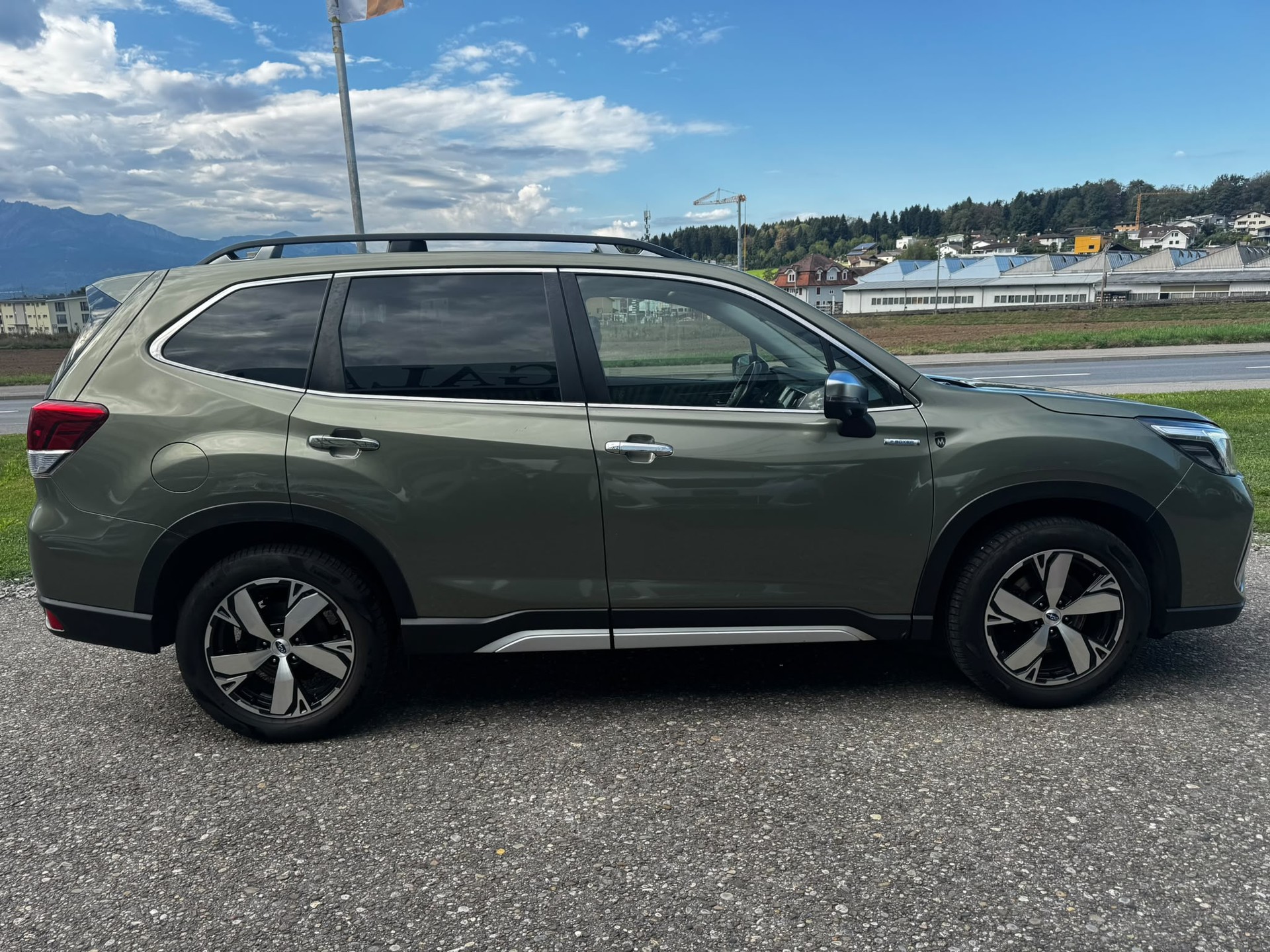 SUBARU Forester 2.0i e-Boxer Advantage Lineartronic-image-3