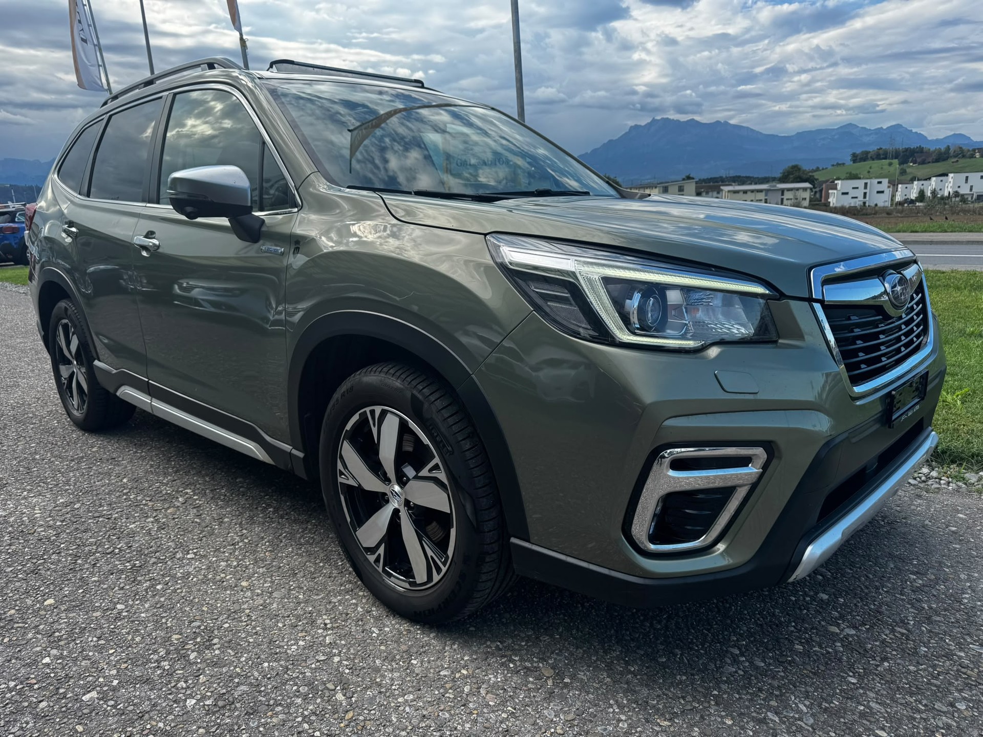 SUBARU Forester 2.0i e-Boxer Advantage Lineartronic-image-2