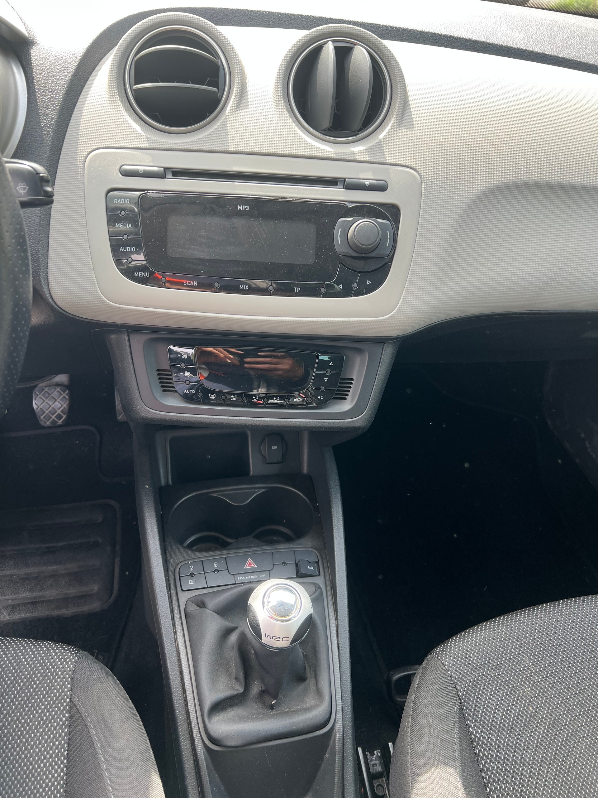 SEAT Ibiza SC 1.4 Sport-image-8