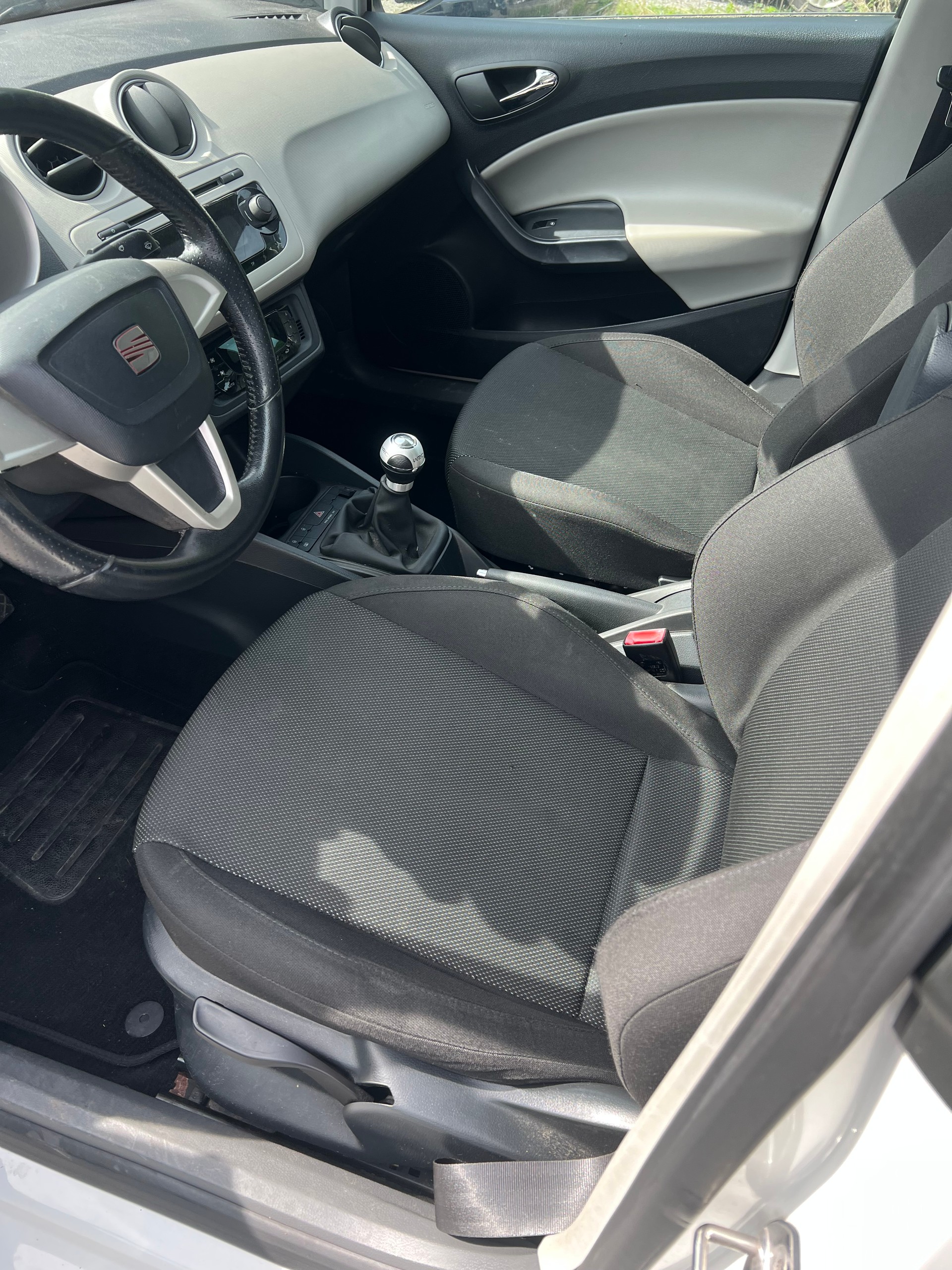 SEAT Ibiza SC 1.4 Sport-image-9