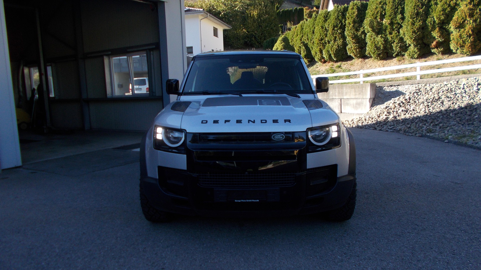 LAND ROVER Defender 110 D240 SD4 First Edition AT8