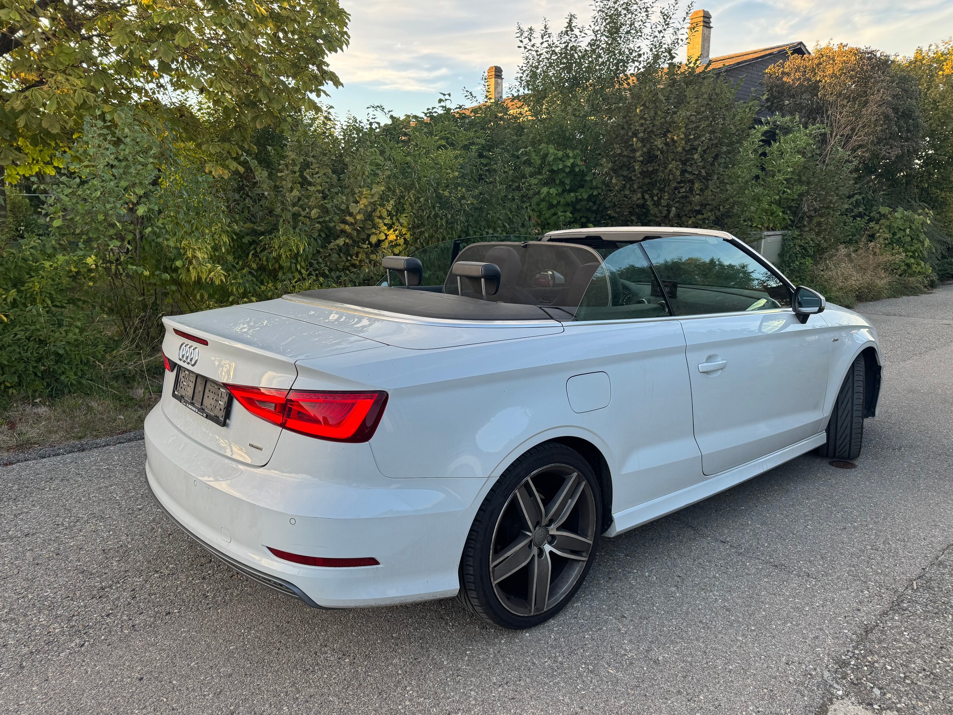 AUDI A3 Cabriolet 1.8 TFSI Ambiente quattro S-tronic-image-9