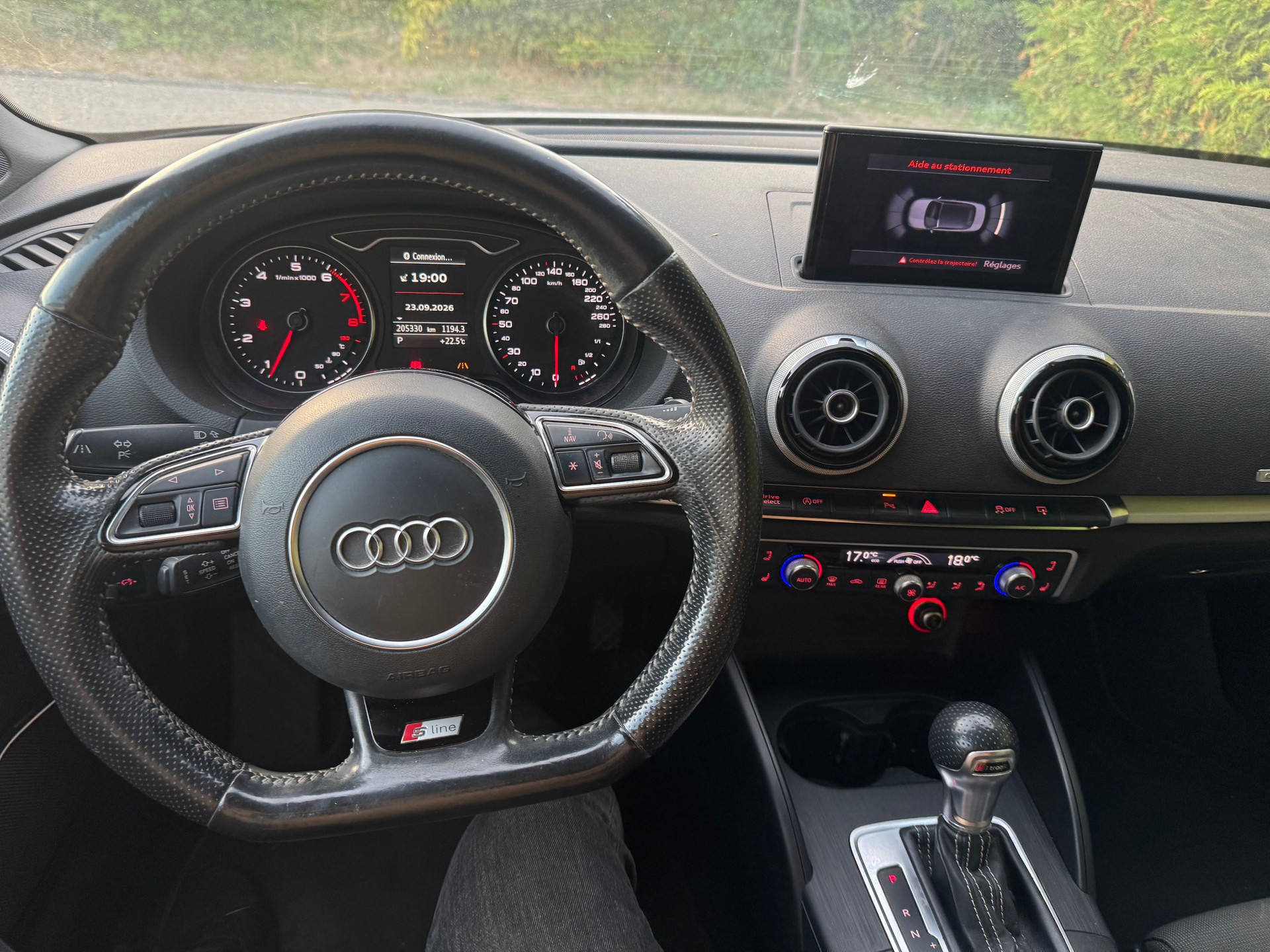 AUDI A3 Cabriolet 1.8 TFSI Ambiente quattro S-tronic-image-14