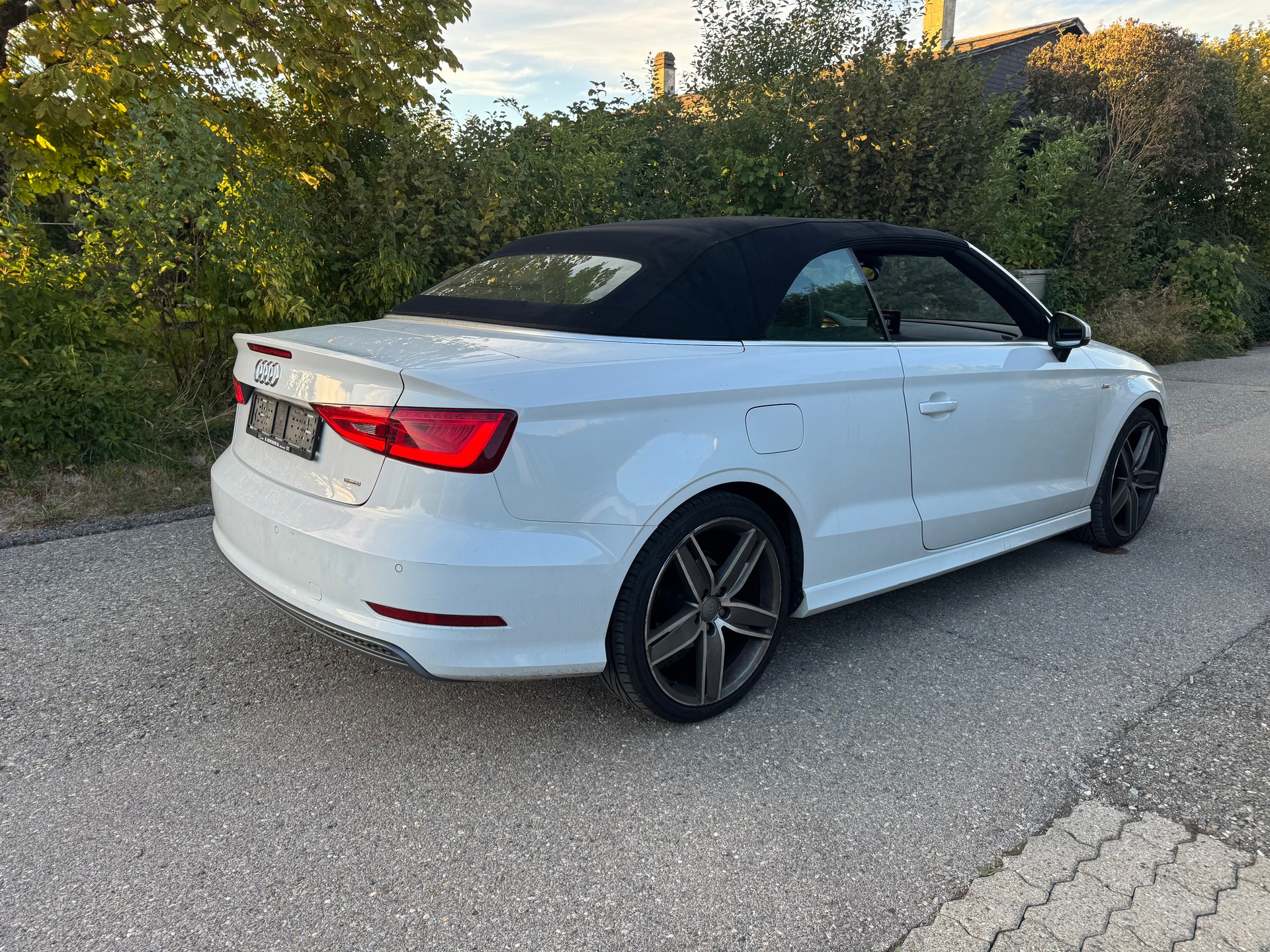 AUDI A3 Cabriolet 1.8 TFSI Ambiente quattro S-tronic-image-4