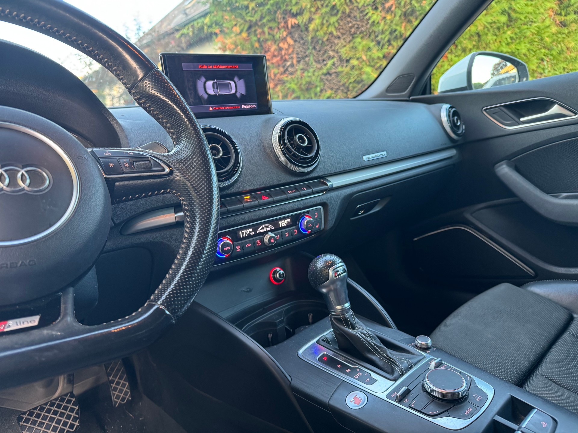 AUDI A3 Cabriolet 1.8 TFSI Ambiente quattro S-tronic-image-12