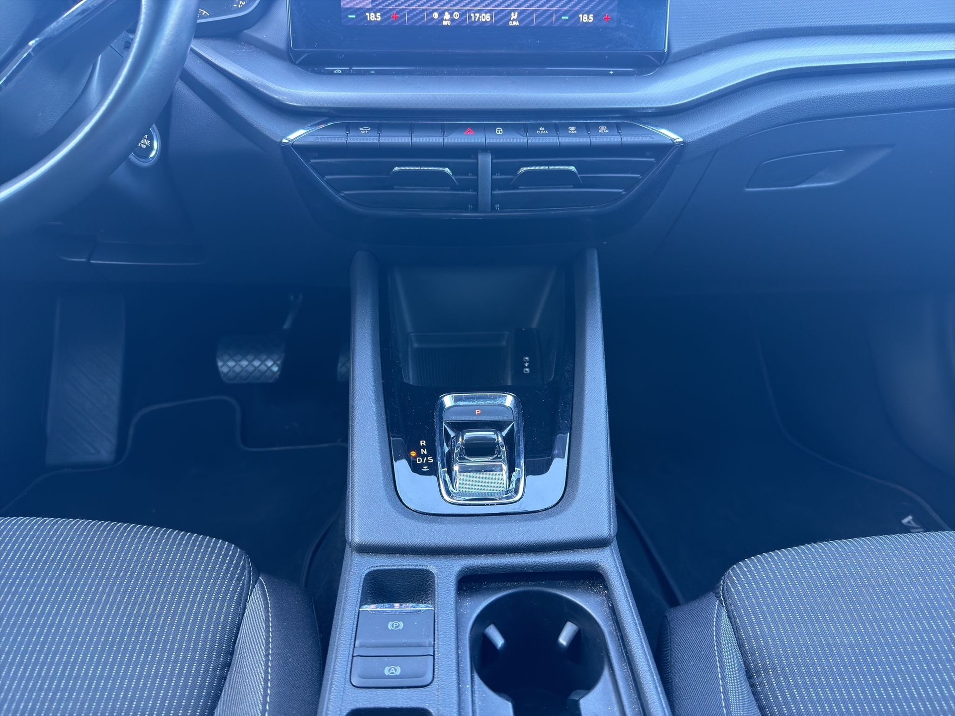 SKODA Octavia Combi 1.5 TSI mHEV DSG Ambition-image-11