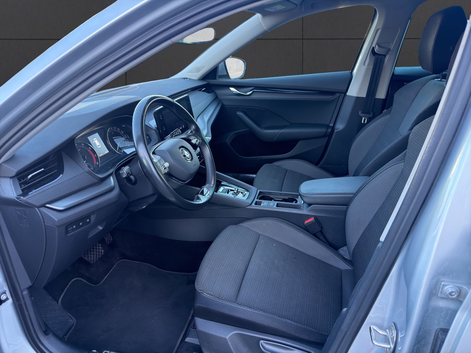 SKODA Octavia Combi 1.5 TSI mHEV DSG Ambition-image-8