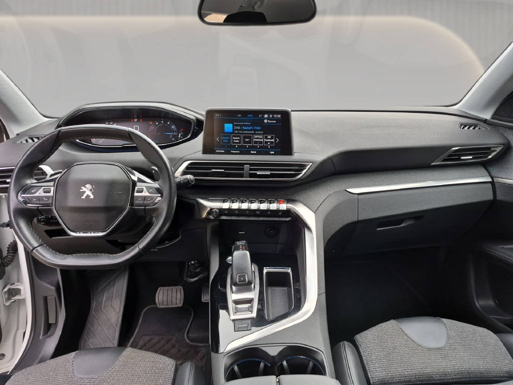 PEUGEOT 3008 1.2 PureTech Allure EAT8-image-11