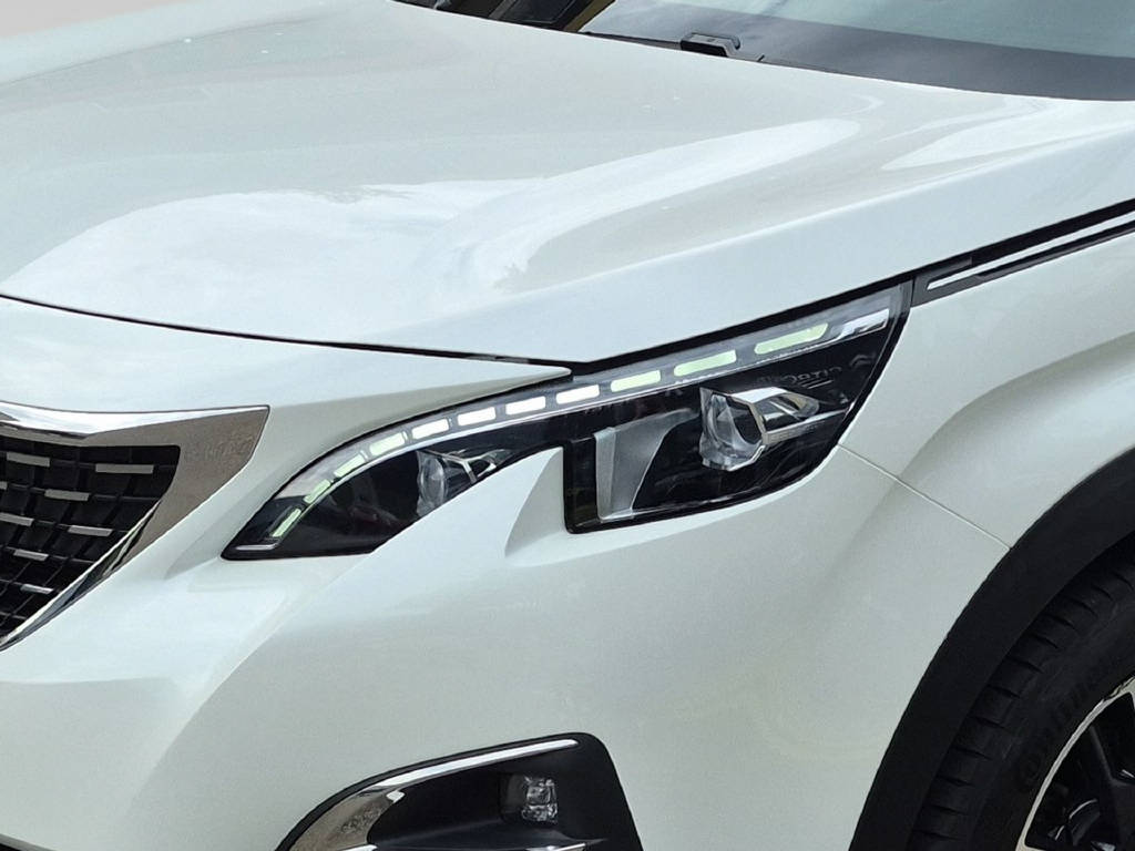 PEUGEOT 3008 1.2 PureTech Allure EAT8-image-2
