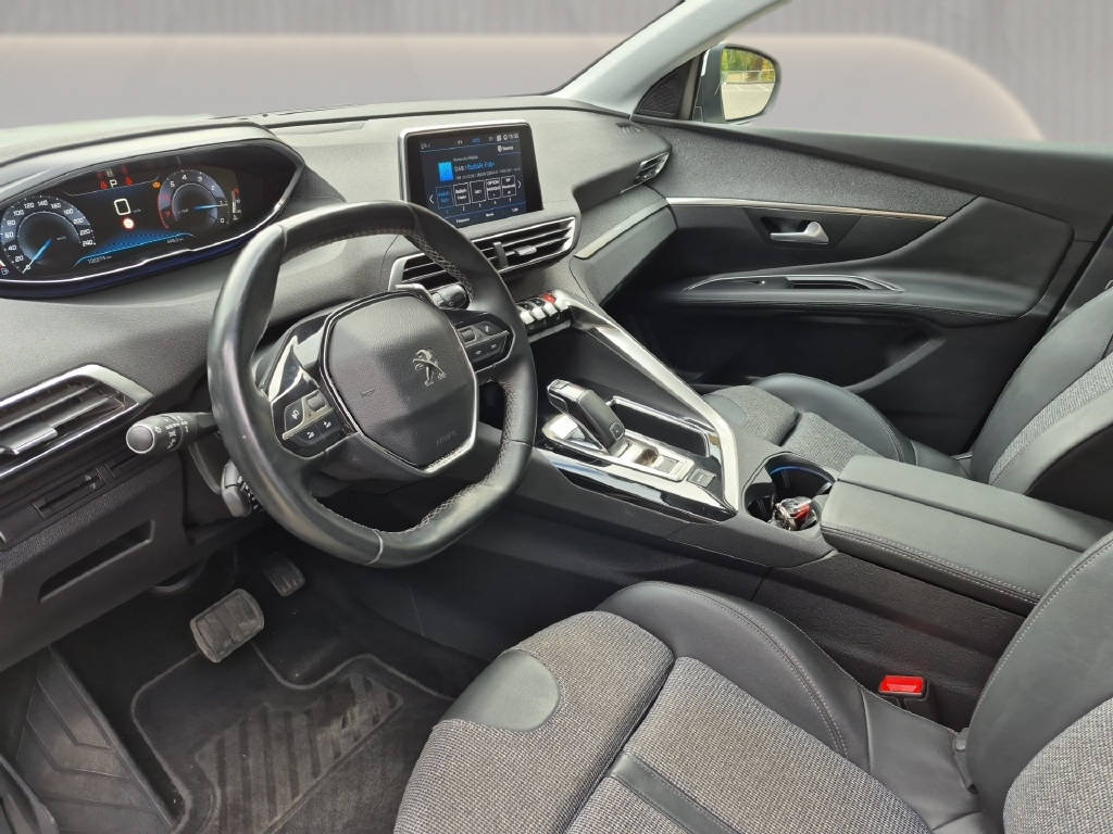 PEUGEOT 3008 1.2 PureTech Allure EAT8-image-9