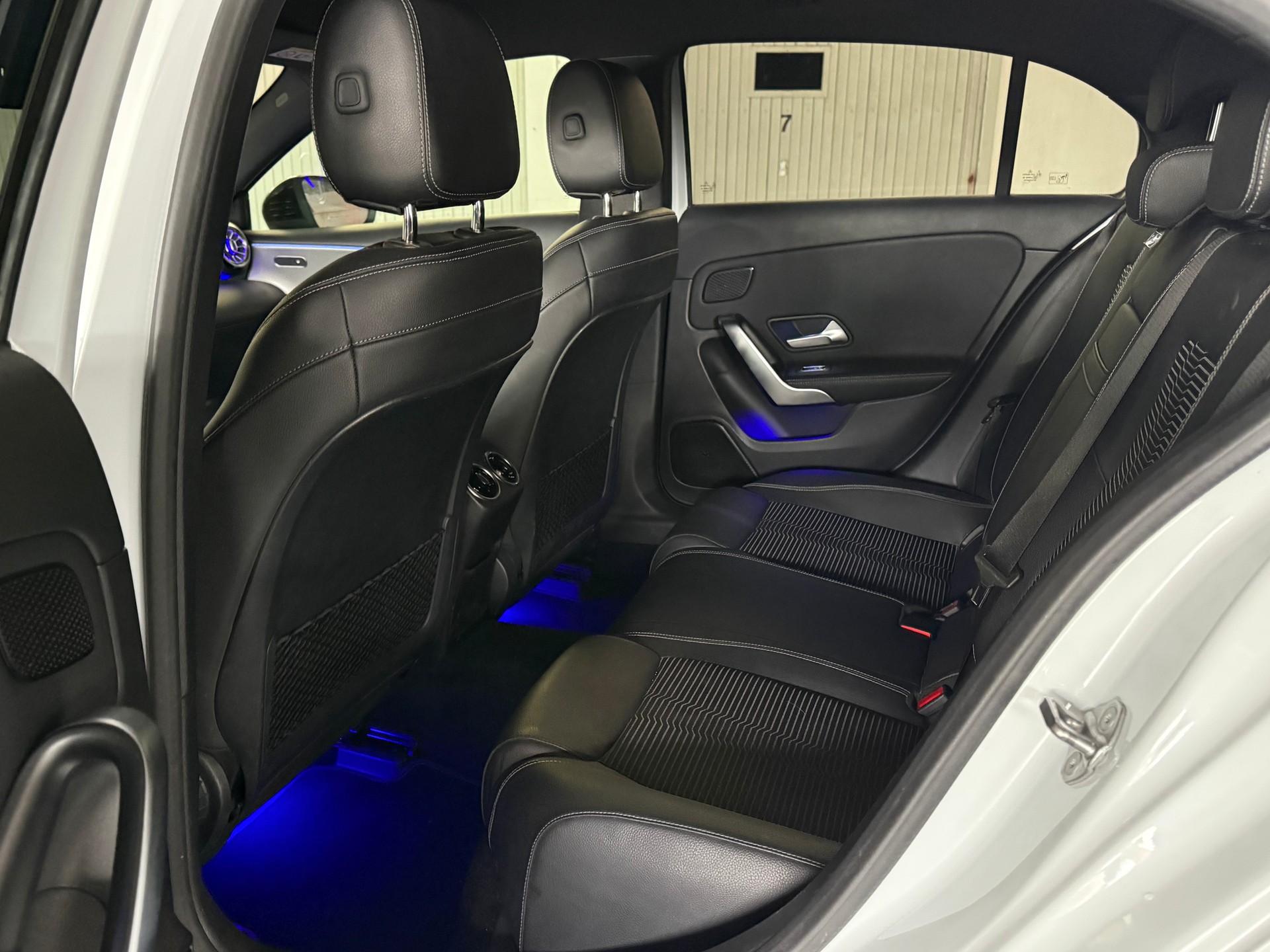 MERCEDES-BENZ A 180 d Progressive 7G-DCT-image-11