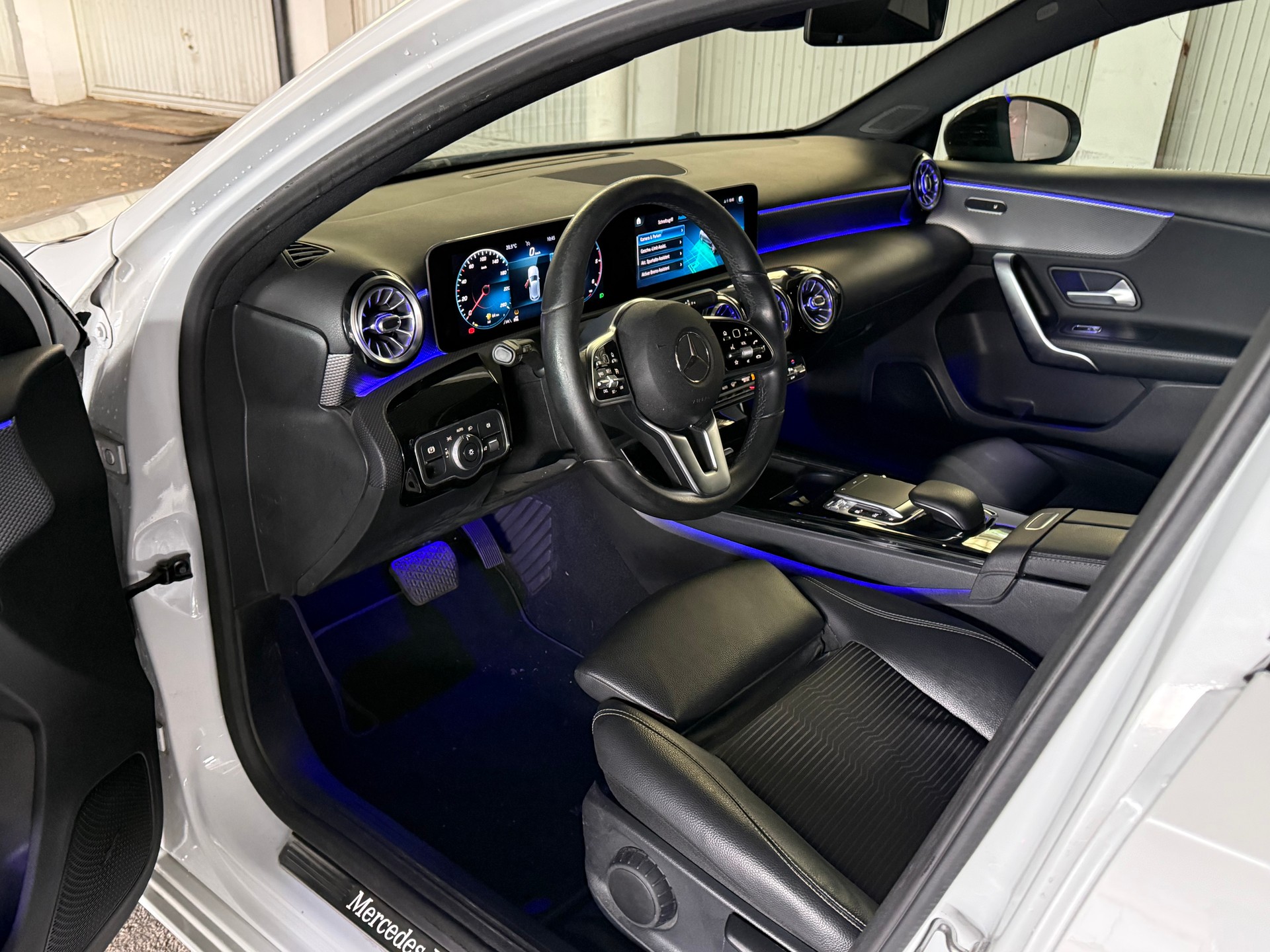 MERCEDES-BENZ A 180 d Progressive 7G-DCT-image-10
