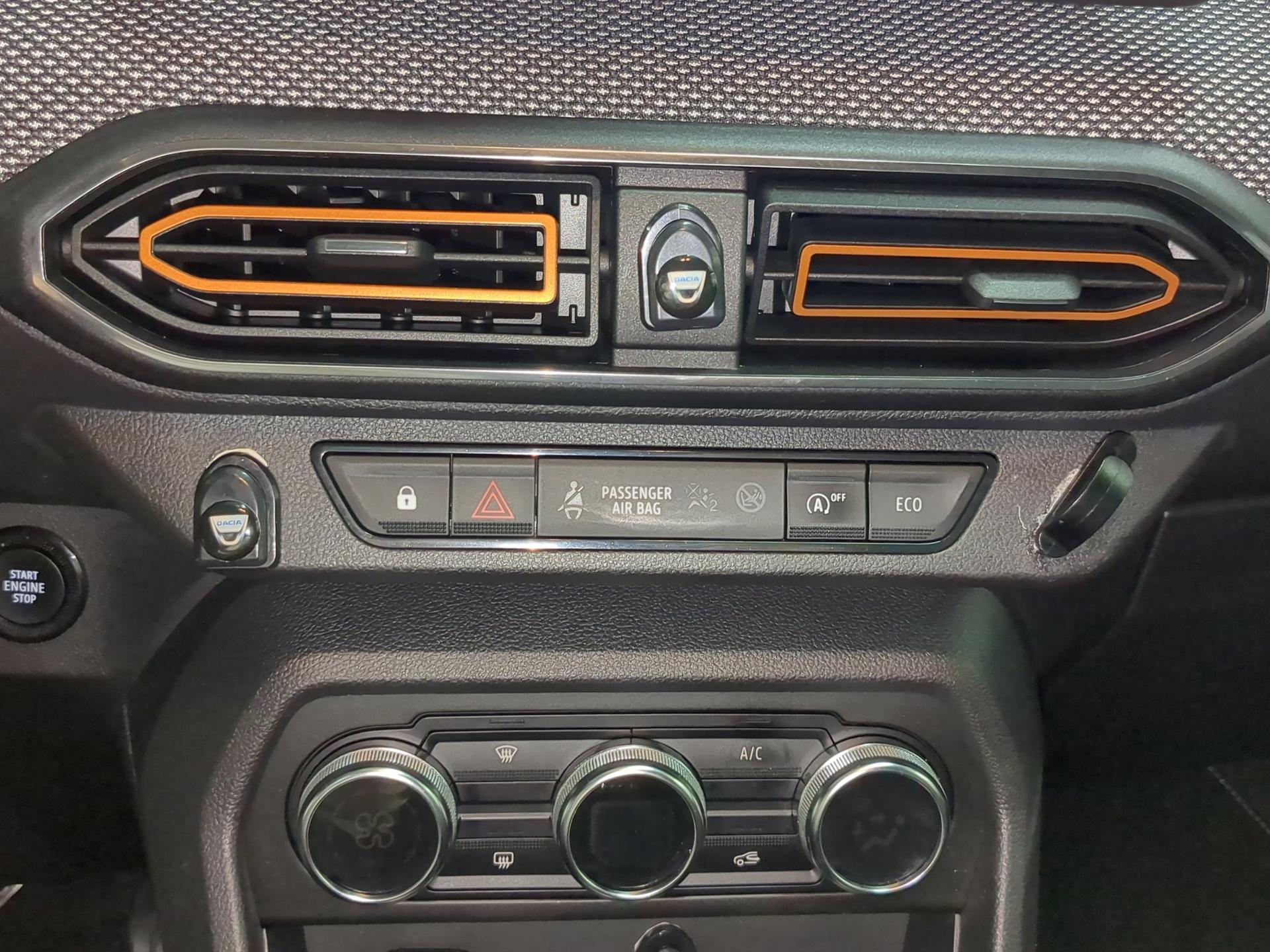 DACIA Sandero Stepway TCe 90 Comfort CVT-image-18