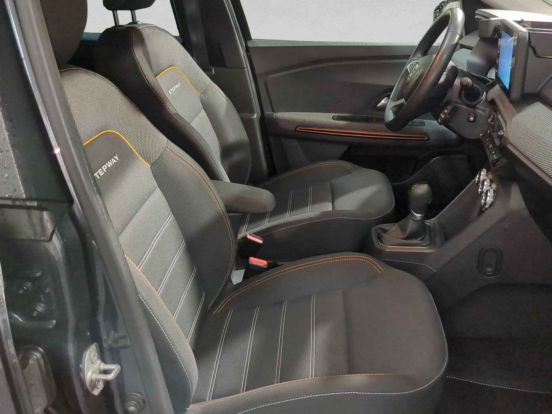 DACIA Sandero Stepway TCe 90 Comfort CVT-image-15