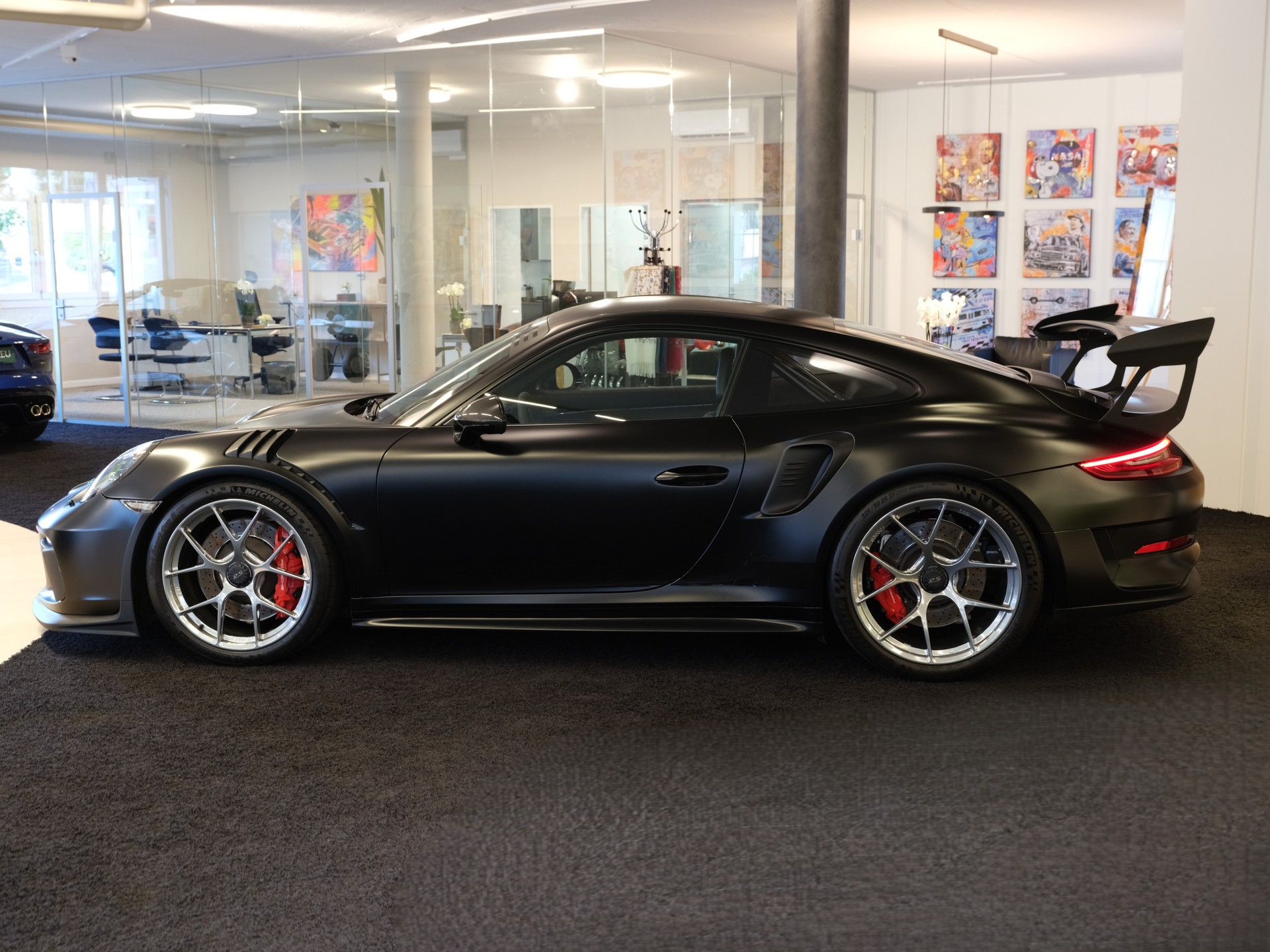 PORSCHE 911 GT3 RS PDK (NON-OPF)-showroom-element-3