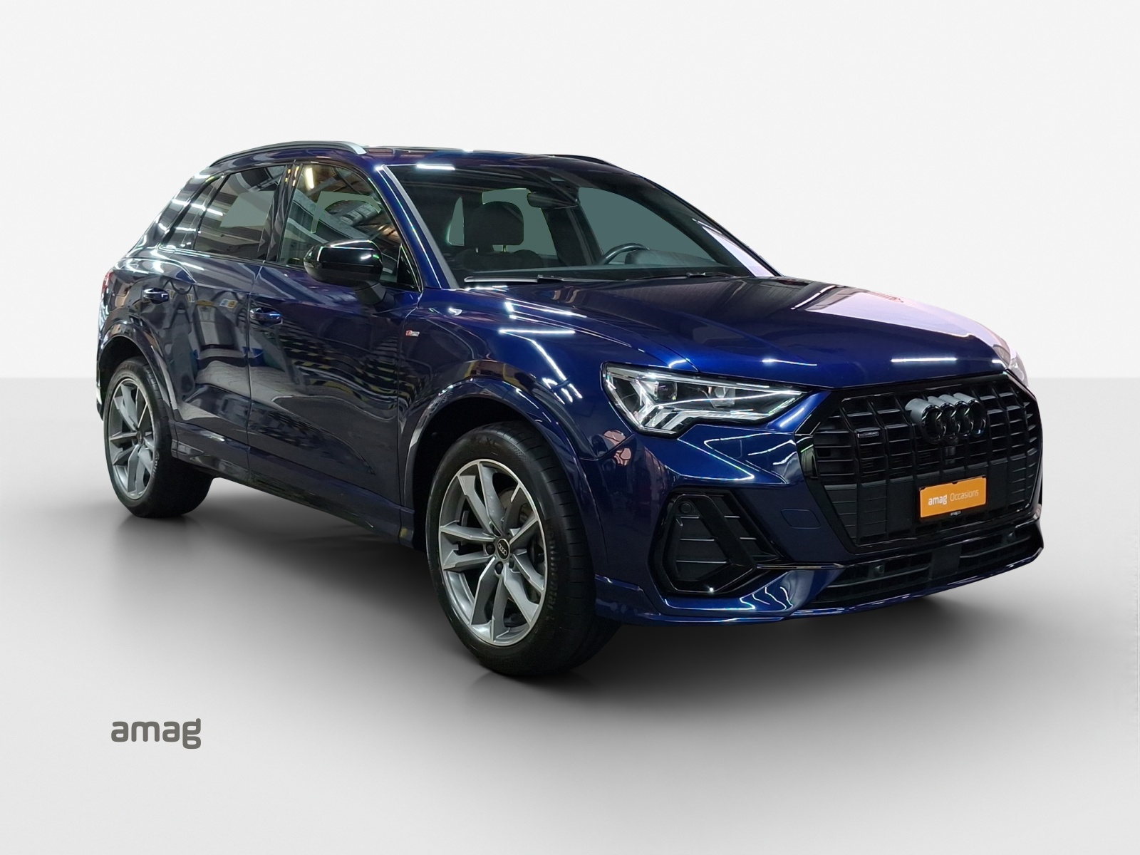 AUDI Q3 40 TFSI S line quattro S-tronic-image-5