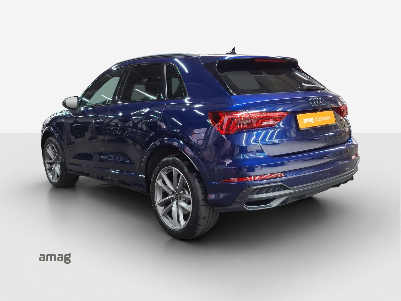 AUDI Q3 40 TFSI S line quattro S-tronic-image-2