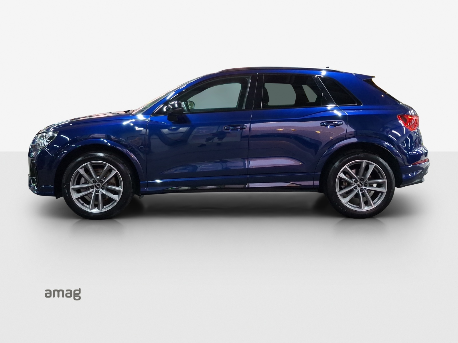 AUDI Q3 40 TFSI S line quattro S-tronic-image-1