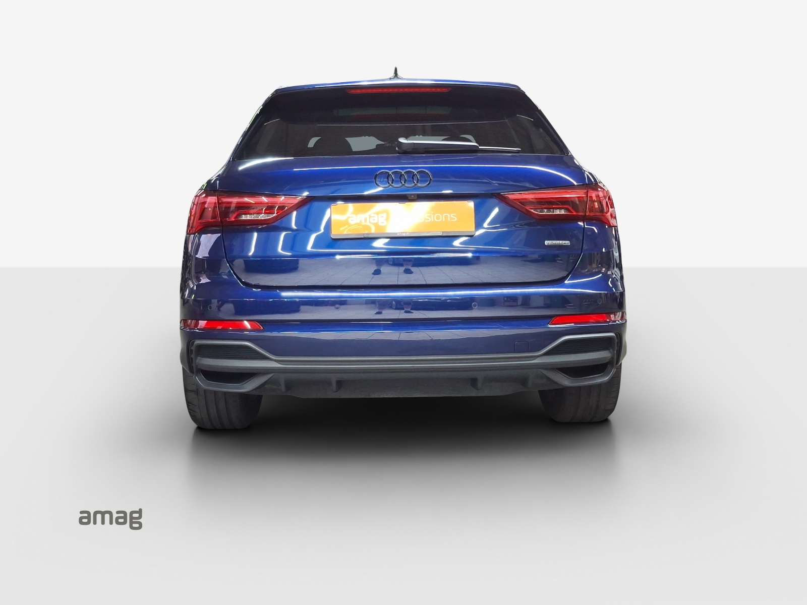AUDI Q3 40 TFSI S line quattro S-tronic-image-3