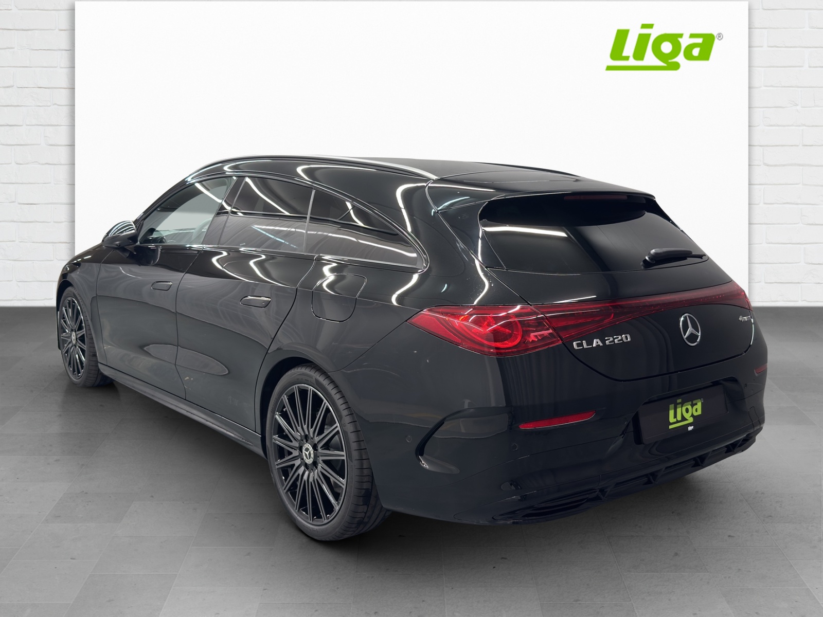 MERCEDES-BENZ CLA 220 AMG Line 4Matic Shooting Brake-showroom-element-3