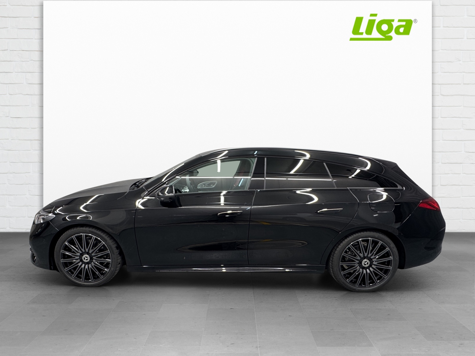 MERCEDES-BENZ CLA 220 AMG Line 4Matic Shooting Brake-showroom-element-2
