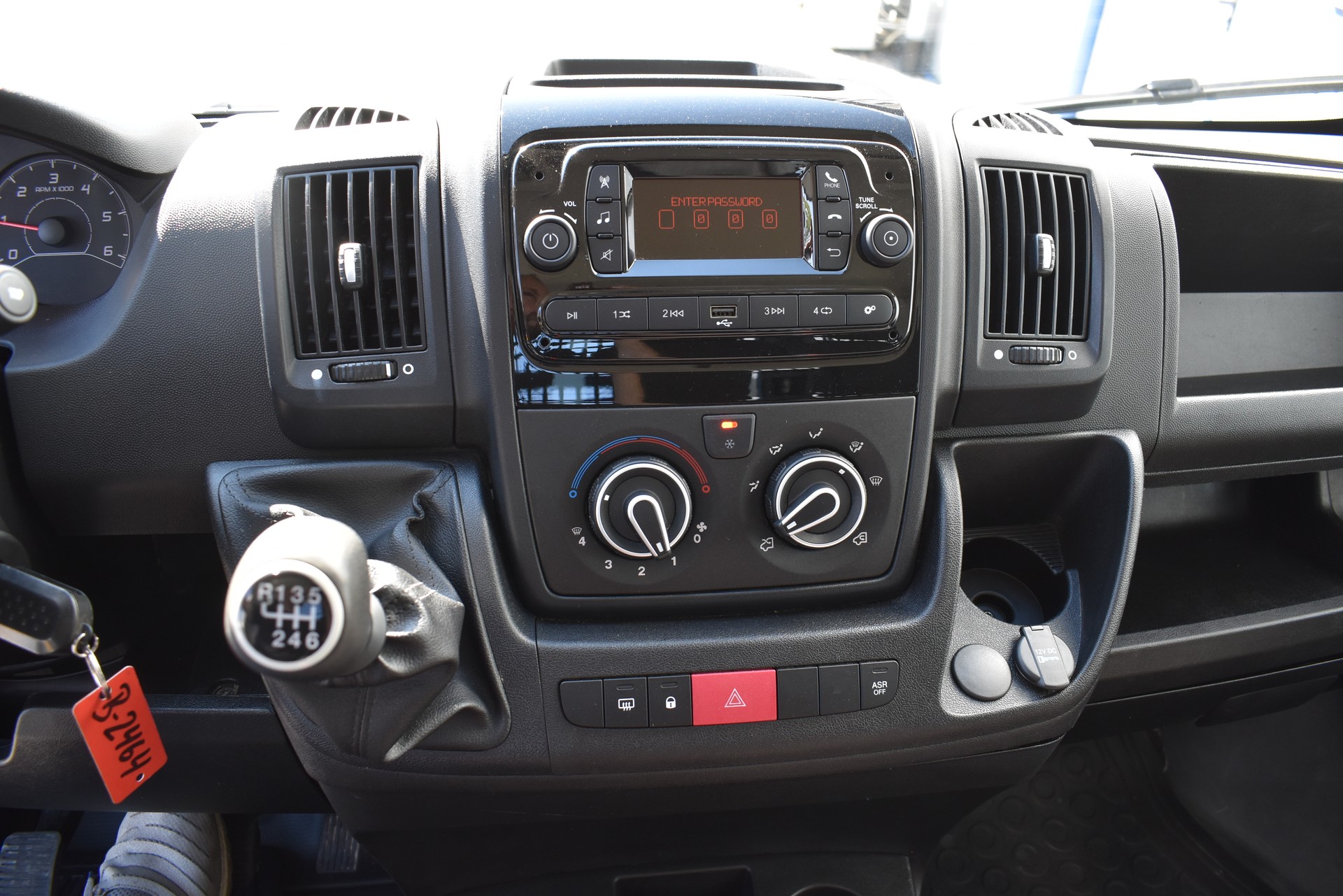 CITROEN Jumper 35 2.2 HDI-image-14