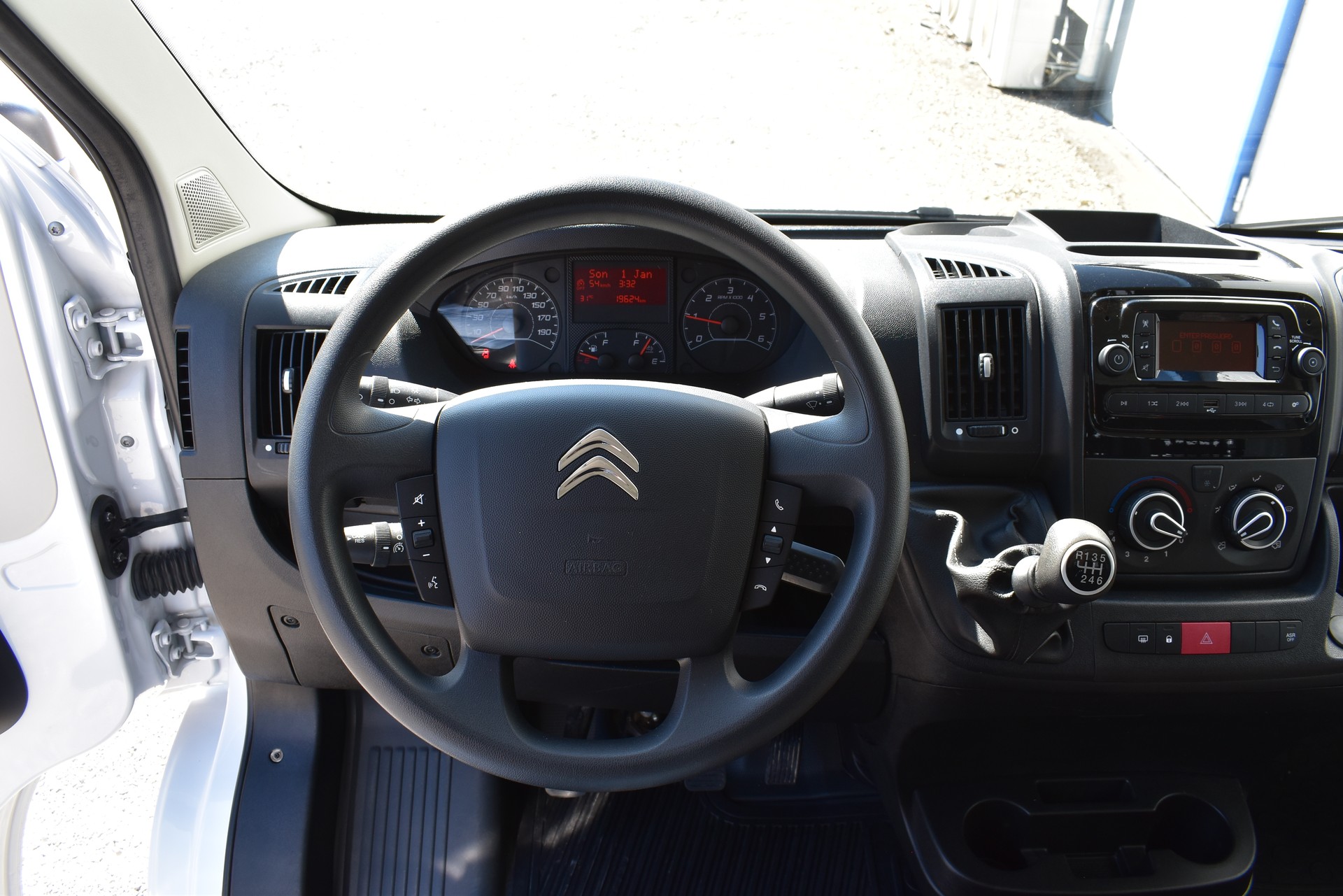 CITROEN Jumper 35 2.2 HDI-image-12