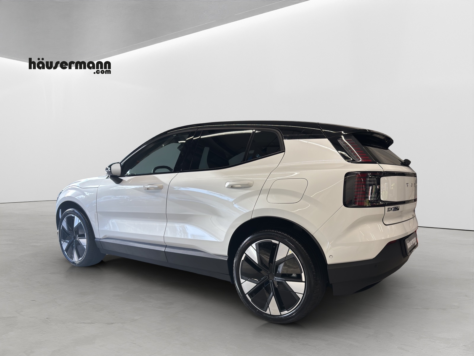 VOLVO EX30 P8 Ultra AWD-showroom-element-2