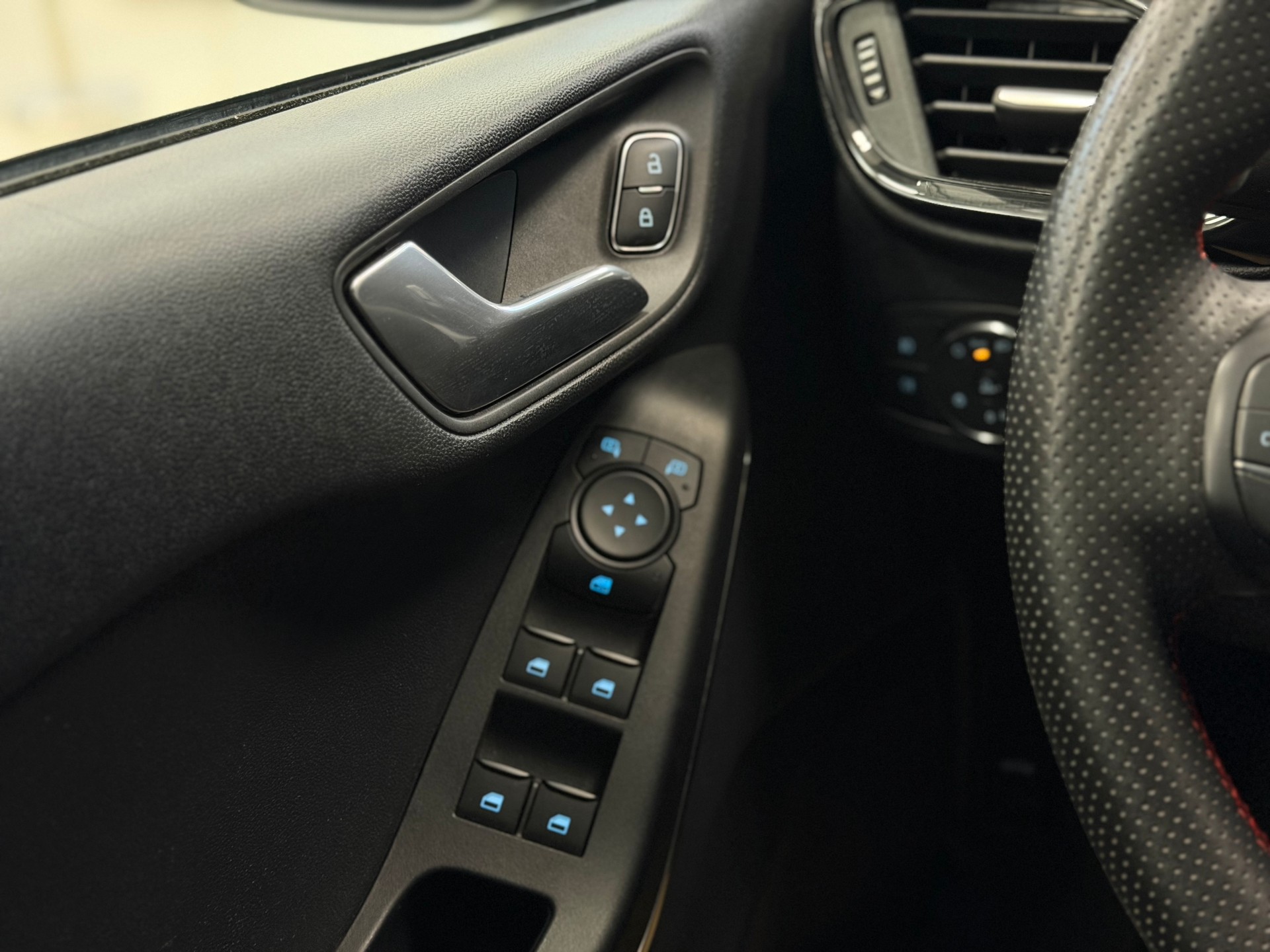 FORD Fiesta 1.0 SCTi MHEV ST Line X Automat-image-23