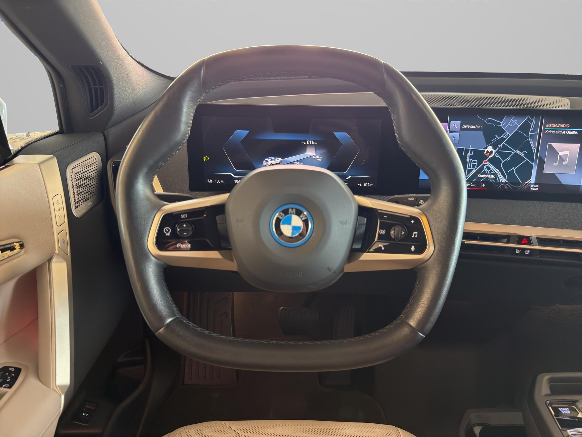 BMW iX xDrive50-image-13