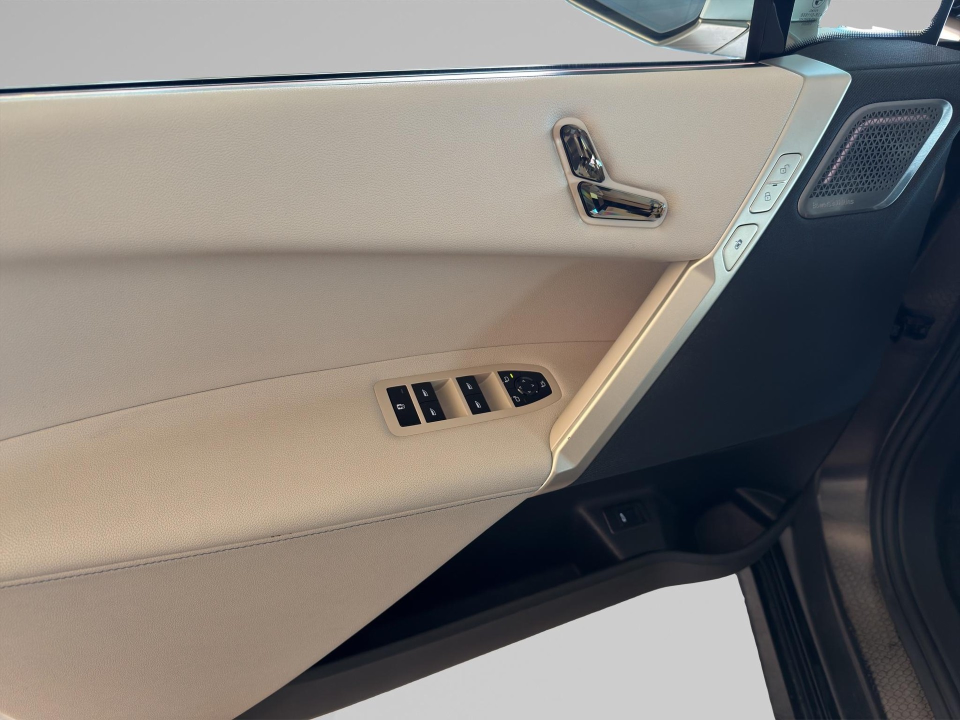 BMW iX xDrive50-image-17