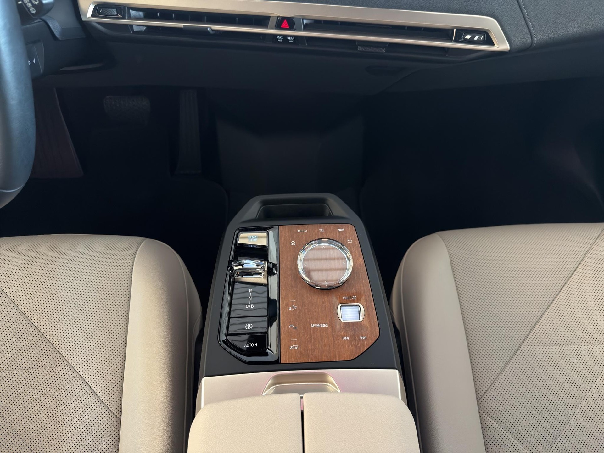 BMW iX xDrive50-image-15