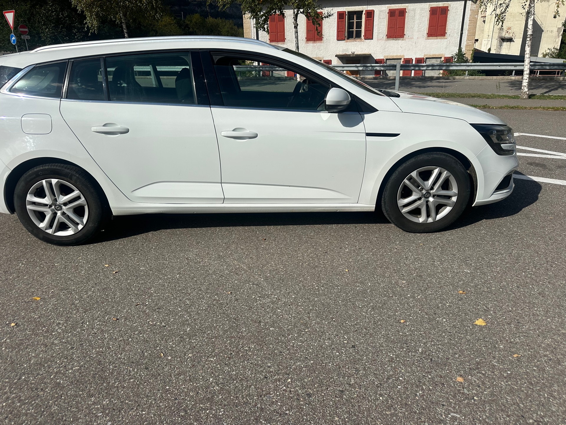 RENAULT Mégane Grandtour 1.5 dCi Business Line EDC-image-14