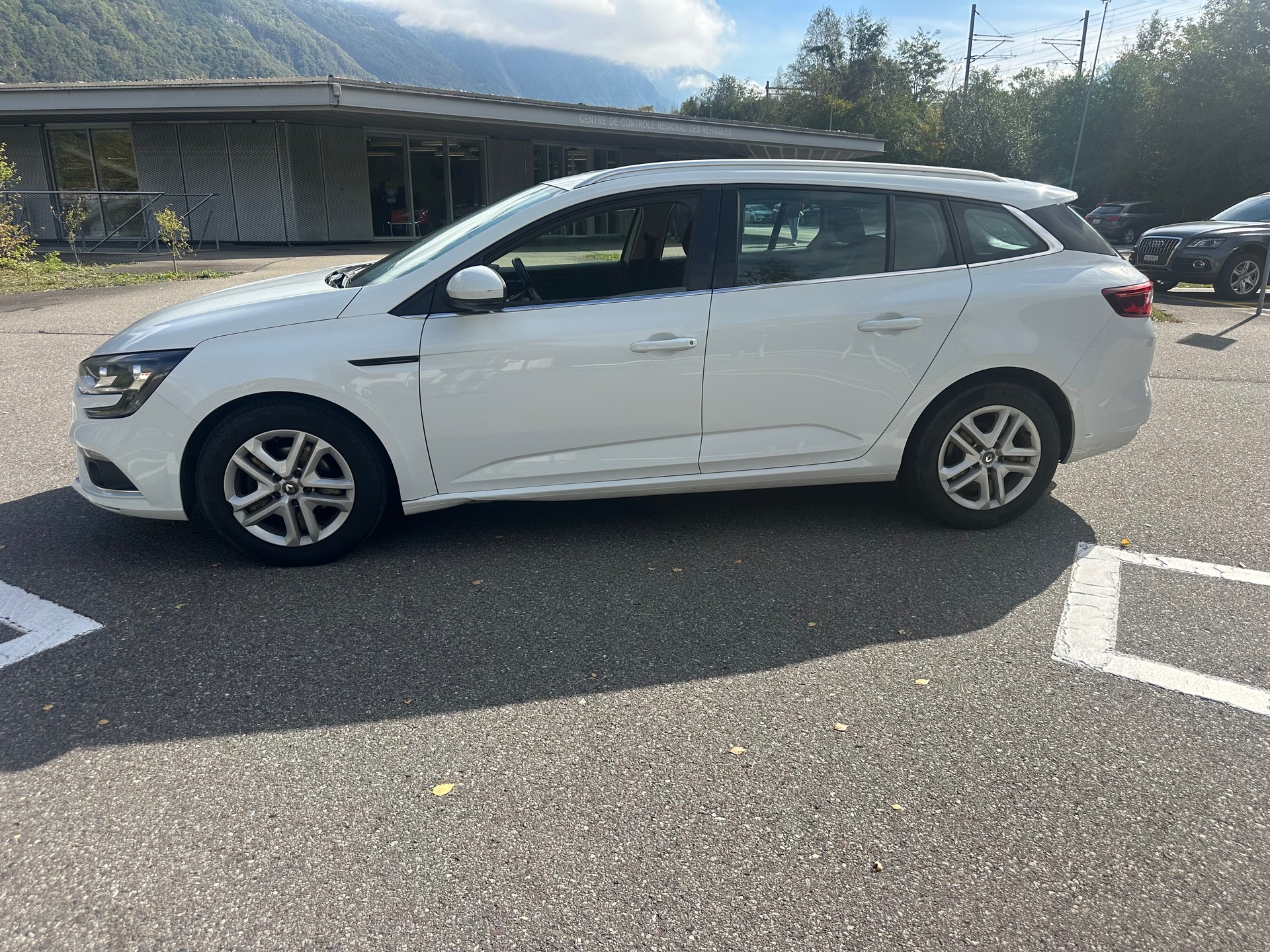 RENAULT Mégane Grandtour 1.5 dCi Business Line EDC-image-11
