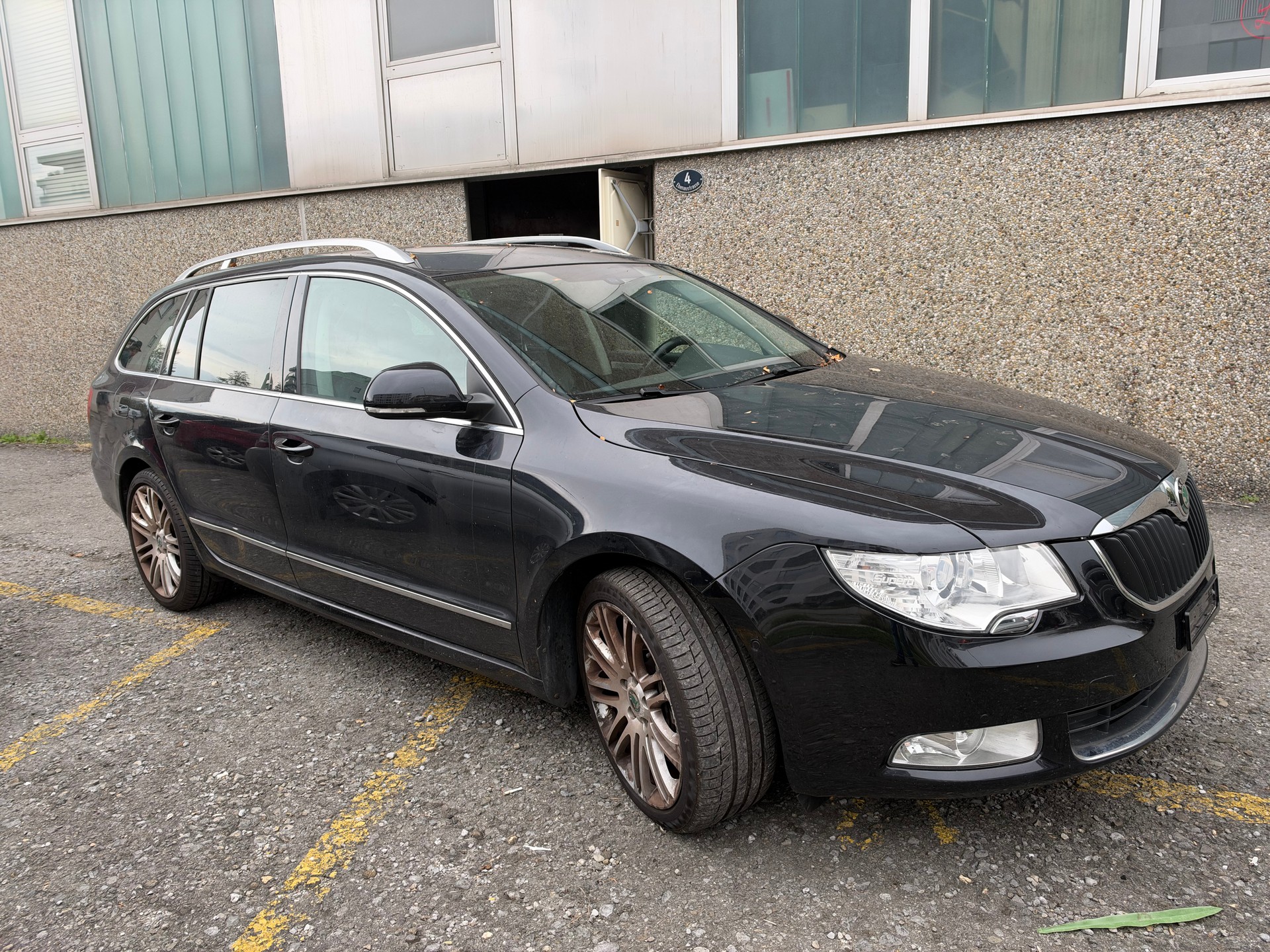 SKODA Superb Combi 3.6 FSI AllDrive 4x4 DSG-image-5