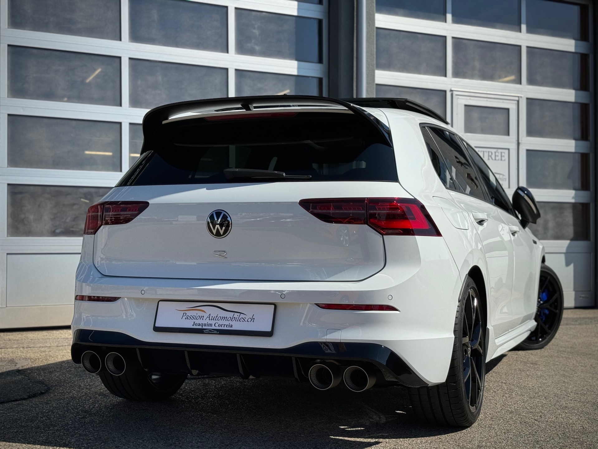 VW Golf 2.0 TSI R Performance DSG 4Motion Akrapovic-image-1