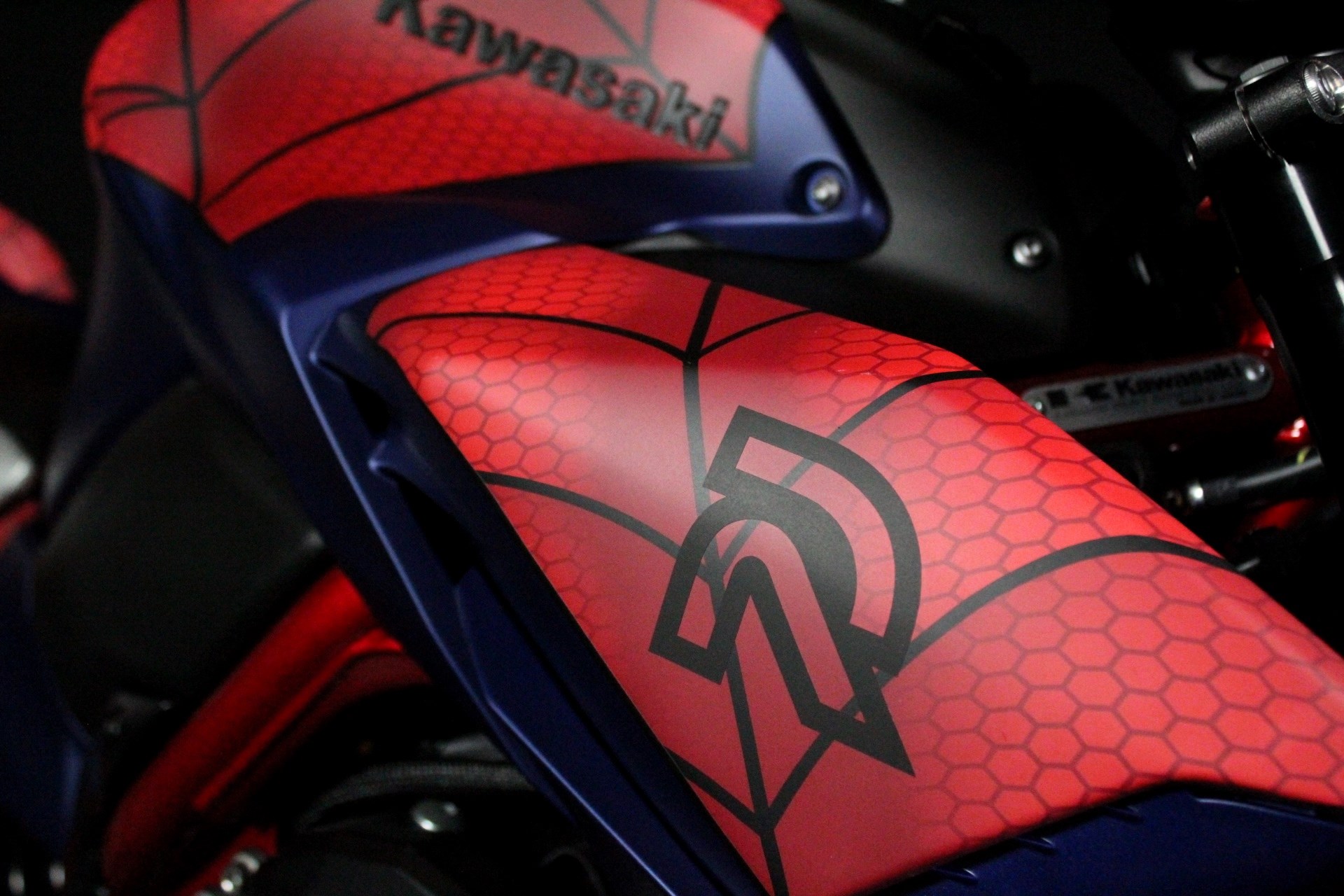 KAWASAKI Z 900 (92 KW) *Spiderman*-showroom-element-2