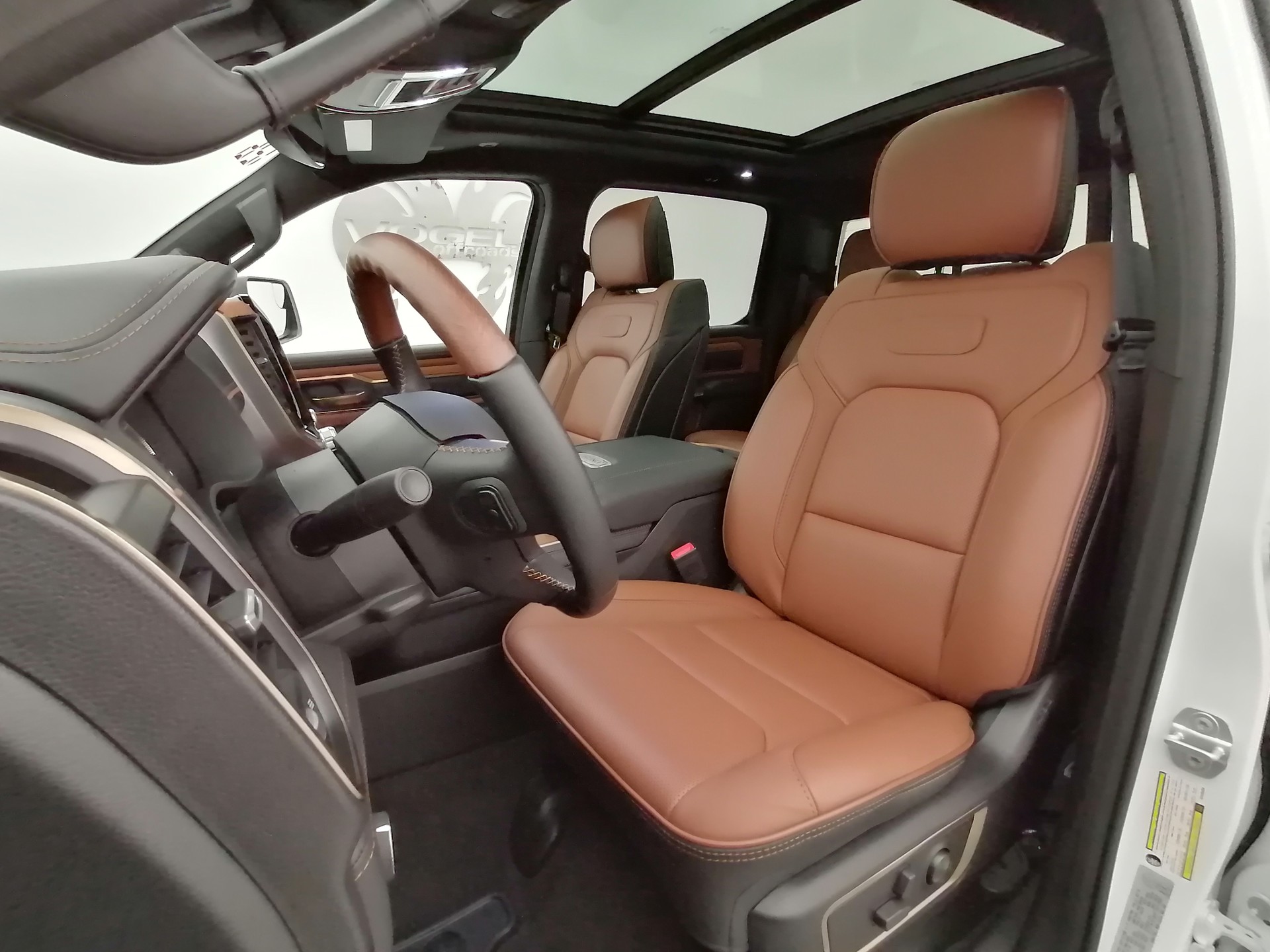 DODGE Ram 1500 5.7 V8 Longhorn eTorque Crew C-image-7