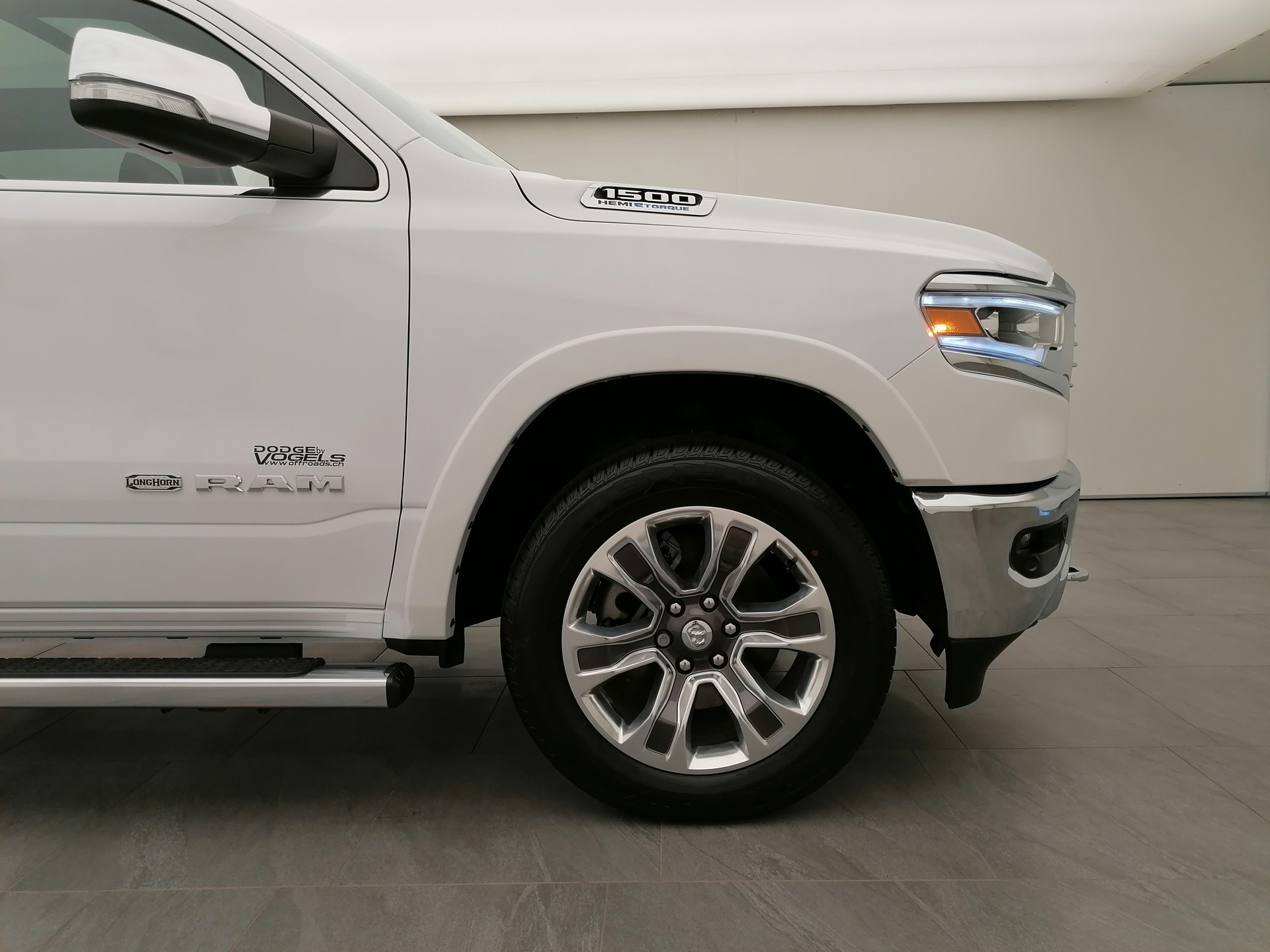 DODGE Ram 1500 5.7 V8 Longhorn eTorque Crew C-image-6
