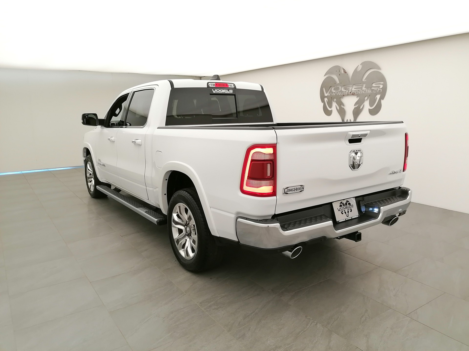 DODGE Ram 1500 5.7 V8 Longhorn eTorque Crew C-image-5