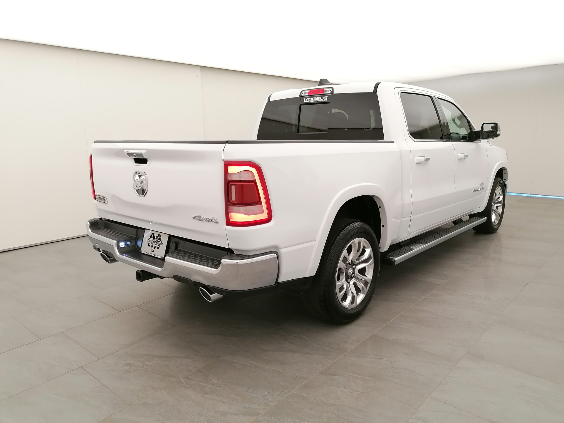 DODGE Ram 1500 5.7 V8 Longhorn eTorque Crew C-image-3