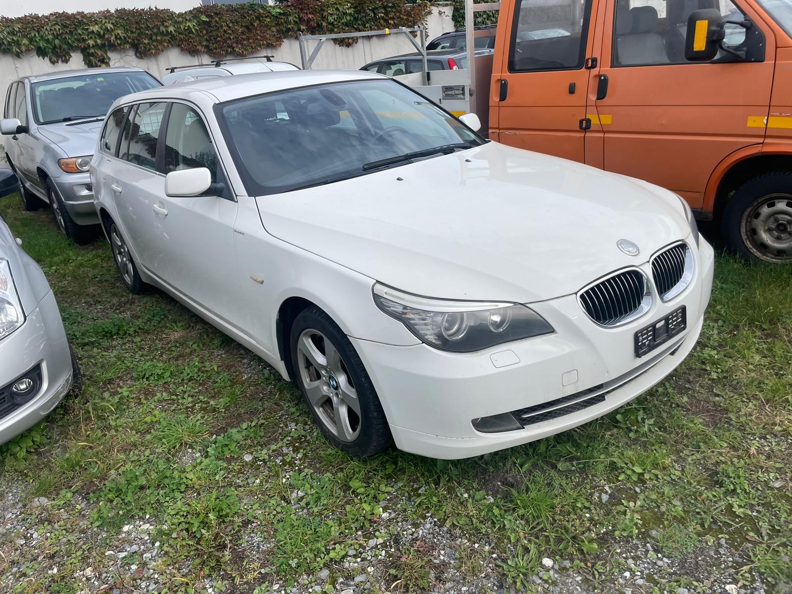 BMW 530xi Touring Steptronic-image-1