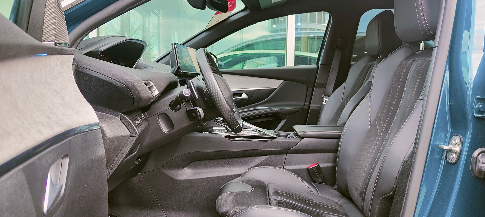 PEUGEOT 5008 1.6 Pure Tech GT Pack EAT8-image-5