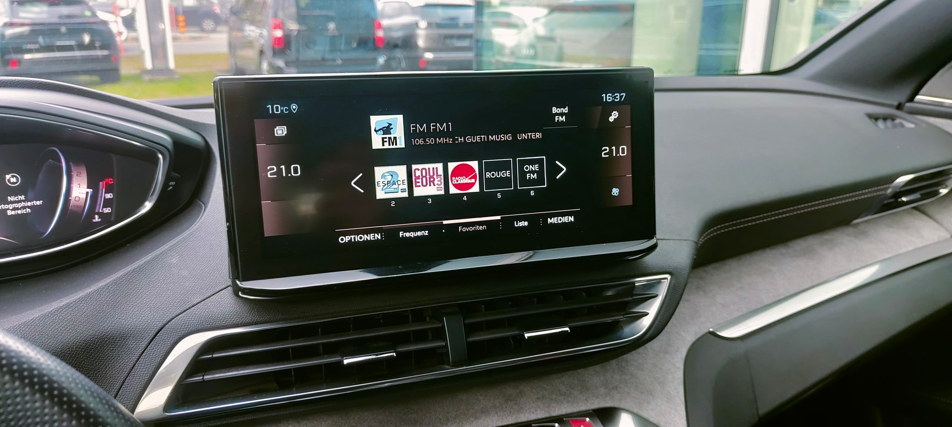 PEUGEOT 5008 1.6 Pure Tech GT Pack EAT8-image-10