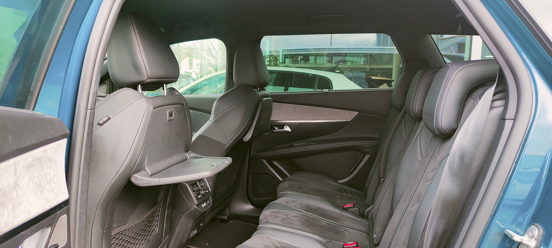 PEUGEOT 5008 1.6 Pure Tech GT Pack EAT8-image-6