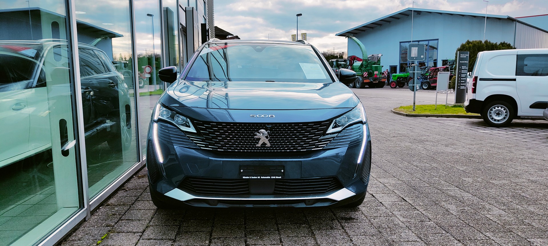 PEUGEOT 5008 1.6 Pure Tech GT Pack EAT8-image-2