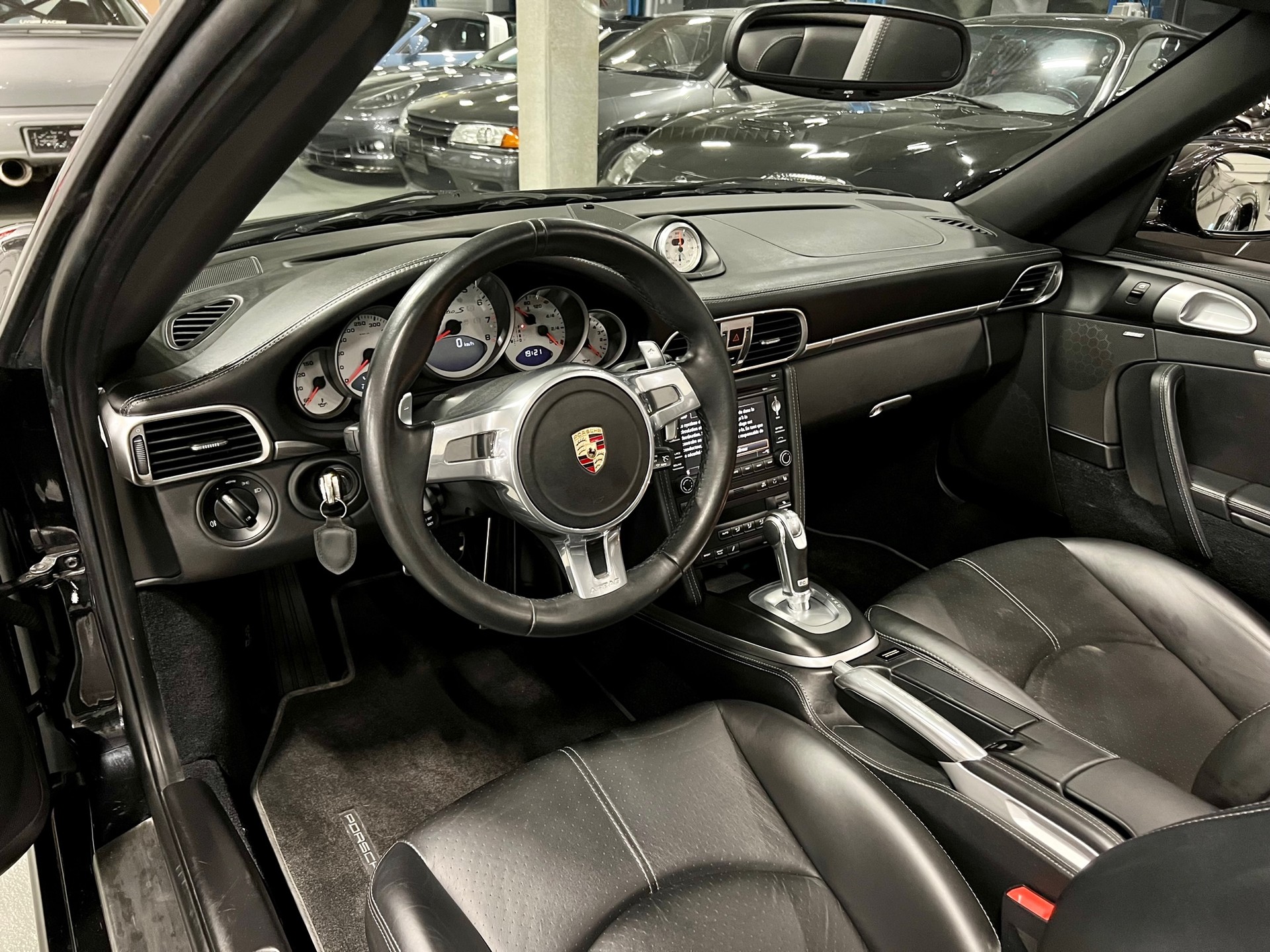 PORSCHE 911 Cabrio Turbo S PDK-image-5