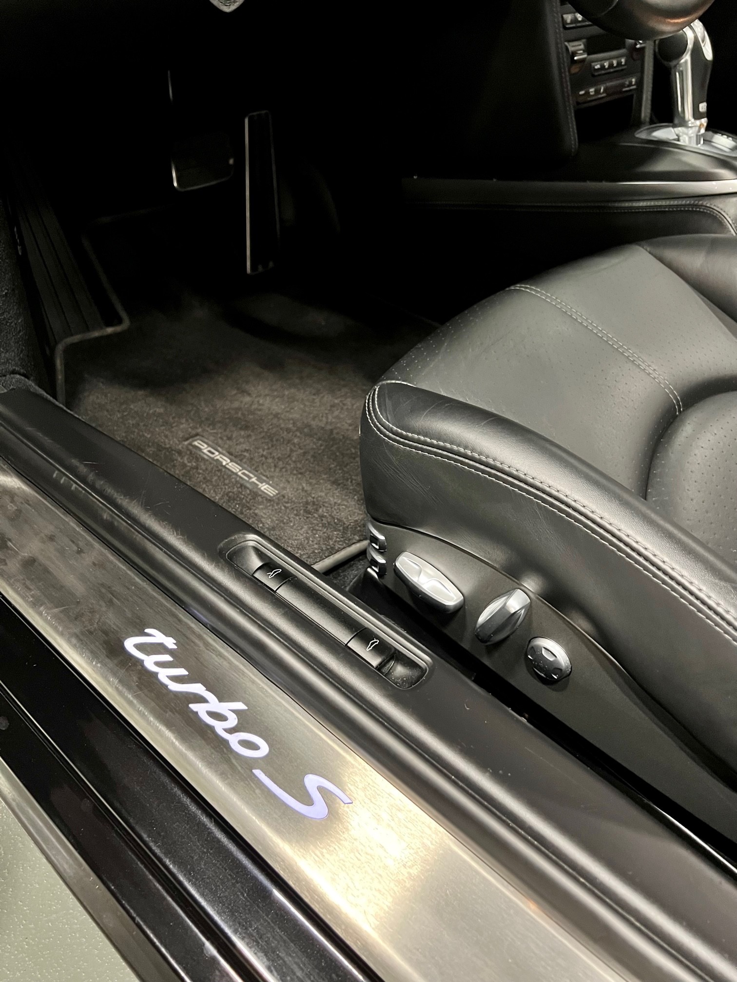 PORSCHE 911 Cabrio Turbo S PDK-image-13