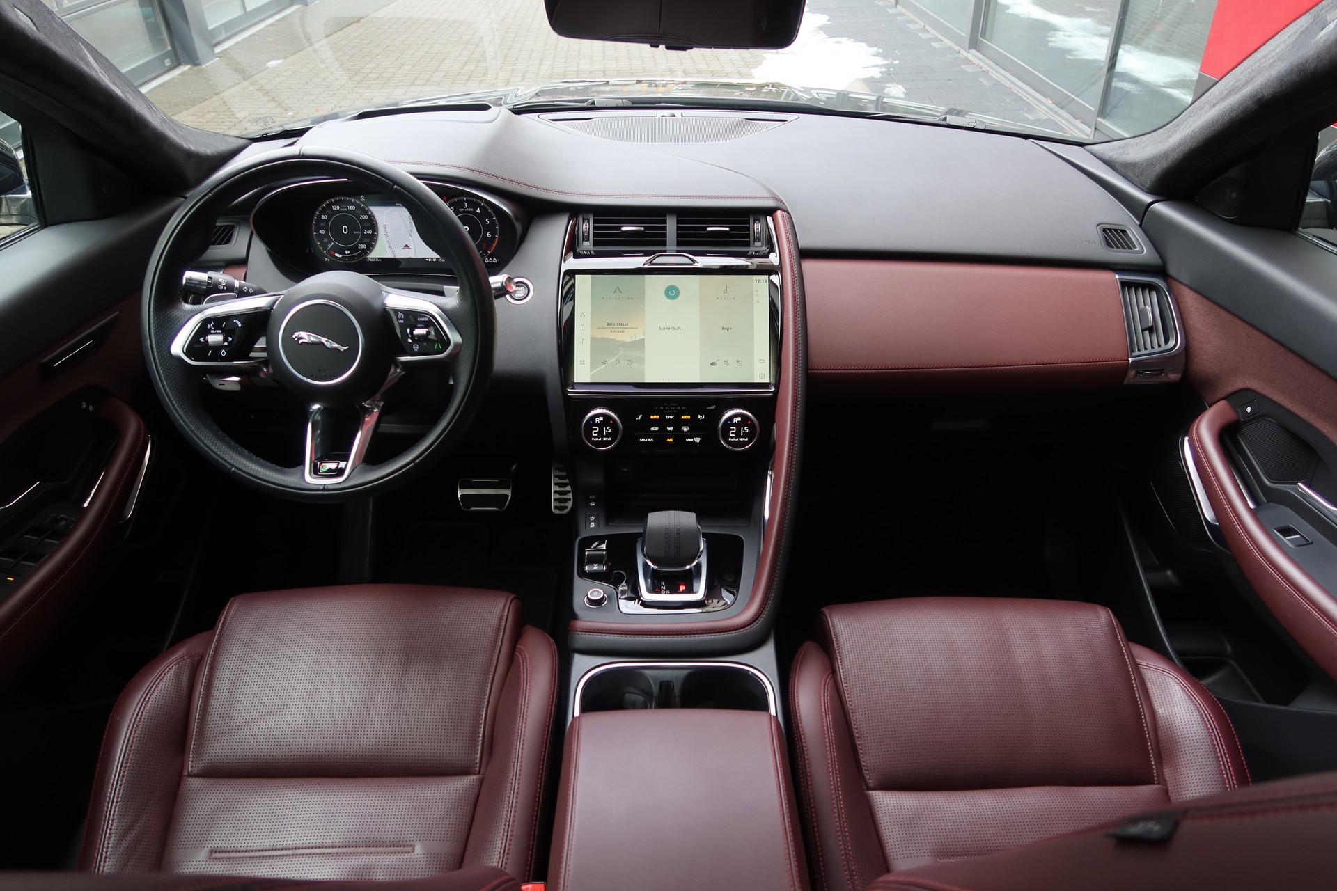 JAGUAR E-Pace 1.5 P300e AWD HSE-image-7